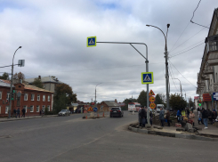 Тамбовчане продолжают испытывать неудобства из-за затянувшегося ремонта коллектора и дорог на Гастелло