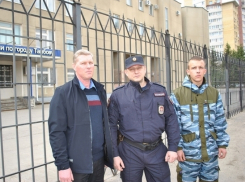 В Тамбове прохожий помог полицейским задержать грабителя