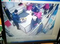 В магазине на Гастелло напали на кассира с ножом?