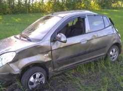 Двухлетняя девочка и трое взрослых в больнице после неудачного обгона 