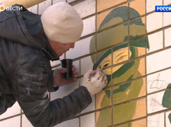 Беженец из ДНР нарисовал на стене многоэтажки в Тамбове рисунок ко Дню Победы