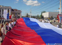 84-метровый триколор, оркестр и торжество: в Тамбове отметили День Государственного флага 