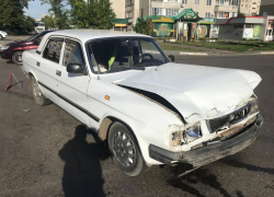 В центре Тамбова столкнулись «Волга» и «Лада Гранта»: есть пострадавшие