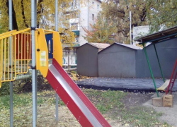 Городские власти разрешили построить гараж на месте детской площадки 