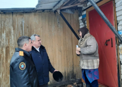 В Инжавинском районе пенсионерку поселили в непригодную для проживания квартиру