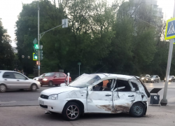 В центре Тамбова грузовик въехал в «Калину»