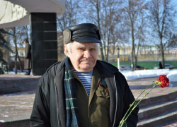 В память о военных событиях ветераны Тамбовской области возложили цветы к «Вечному огню» 