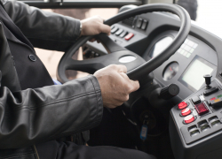 Водитель автобуса приказал пассажирке «закрыть рот и командовать дома»