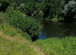 Уваровские подростки нашли труп мужчины на берегу реки