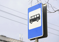 Тамбовчанка пожаловалась на сломанное табло движения автобусов на остановке Парк культуры