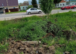Жители Покрово-Пригородного третий месяц ждут асфальта после аварии