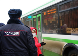 В Тамбове на остановке «Парк Победы» прошёл очередной рейд по соблюдению масочного режима