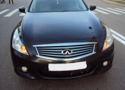 Мадам на Infiniti сбила женщину с двумя детьми на пешеходном переходе