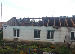 У жилых домов в Петровском районе снесло крыши