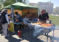 Фестиваль шашлыка у "Кристалла" оказался скромным
