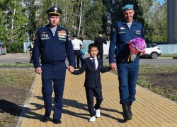 В Тамбове боевые товарищи погибшего Героя России проводили в первый класс его сына