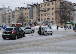 Перекресток Советская-Чичканова продолжает собирать «урожай» аварий 