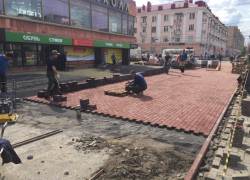 Тротуар на Интернациональной преображается 
