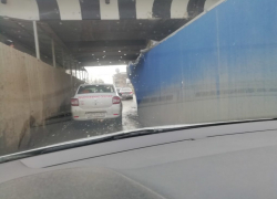 Путепровод на Гастелло опять «поймал» грузовик