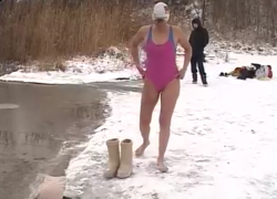 Тамбовские «моржи» устроили заплыв в карьере