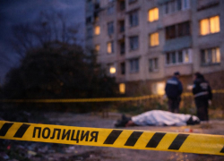 В Тамбове после падения из окна многоэтажки погибла 27-летняя девушка