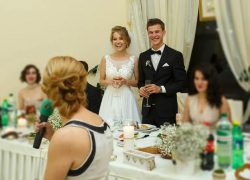 Стих молодожёнам – отличное дополнение к подарку!