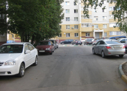 Трехлетний ребенок попал под колеса иномарки во дворе на Чичерина