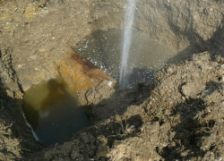 На западе Тамбова опять прорвало водопровод