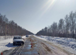 В Умётском районе перевернулась машина с двумя людьми