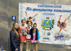 Моршанские фигуристки привезли из Ступина два серебра фестиваля «Хрустальный лёд»