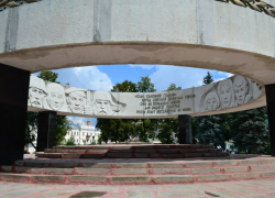 Родители подростков, танцевавших у Вечного огня, публично извинились (видео)