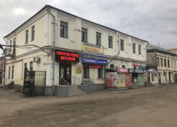 На тамбовском "Арбате" демонтируют рекламные вывески