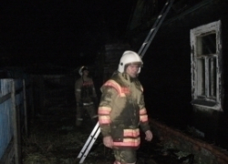 Два дома в Тамбовском районе выгорели полностью, несмотря на все усилия пожарных