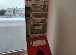 В здании областной администрации установили контейнер для сбора батареек