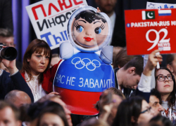 Котовская неваляшка отметилась среди журналистов на большой пресс-конференции президента 