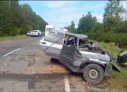 В лобовом столкновении «ВАЗ-2114» с масловозом под Моршанском погибла семейная пара