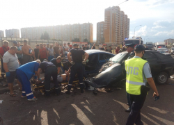 В ДТП на севере Тамбова вспыхнул автомобиль, двое человек оказались заблокированы