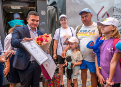 Предприниматель из Тамбова стал пятимиллионным пассажиром фирменного поезда в Крым и выиграл бесплатную поездку