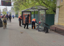 Неизвестные разбили стёкла остановочного павильона на юге Тамбова