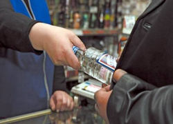 В Мичуринске продавец магазина разливного пива попалась на незаконной продаже крепких спиртных напитков