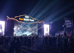 Ильич из Little Big оторвал себе усы в первый же день «Fox Rock Fest»