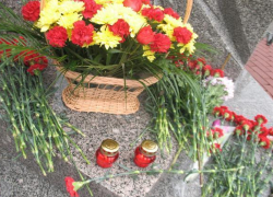 Тамбовчане возложили цветы к памятнику «Жертвам ядерных аварий и катастроф»