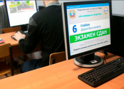 В Мичуринске уборщица автошколы брала деньги за «помощь на экзаменах»