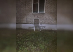 В посёлке Строитель ребёнок выпал с четвёртого этажа