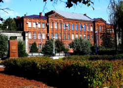 Мичуринский городской суд приговорил к 3 годам колонии сотрудницу МичГАУ