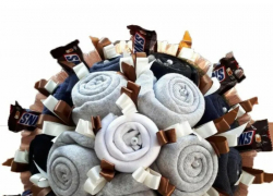 Симпатичный и полезный букет из носков - отличный подарок мужчине