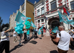 "Новые люди" в Тамбове устроили праздничное шествие с баянистом при подаче документов в горизбирком