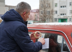 Двор на улице Чичерина в Тамбове очистят от блокираторов парковок и брошенных автомобилей