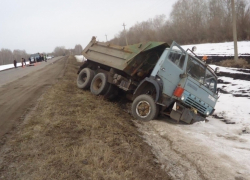 Водитель «КаМАЗа» погиб под колесами своего автомобиля