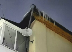 Лёд с крыши травмировал 17‑летнюю жительницу Мичуринска